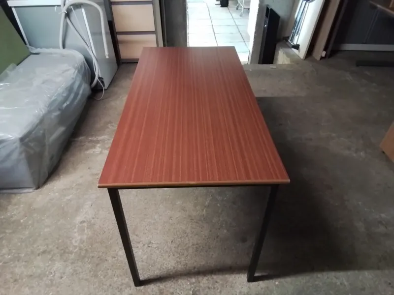 Wooden Conference Table – Reddish-Brown, Medium Length