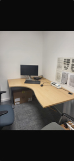 Corner desk